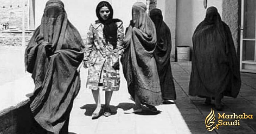 The History and Evolution of Abaya in Saudi Arabia
