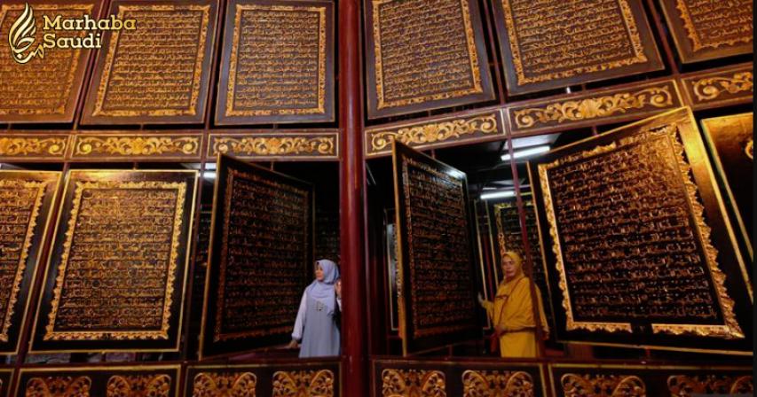 Indonesia: World's largest wooden Quran amazes visitors