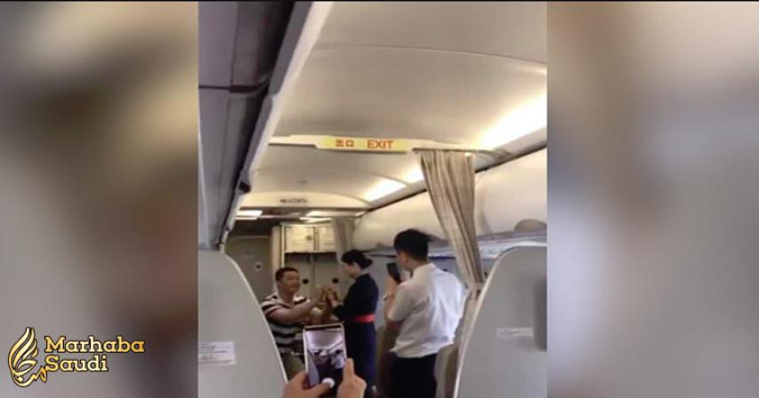 Flight attendant fired for accepting mid-air marriage proposal : Video