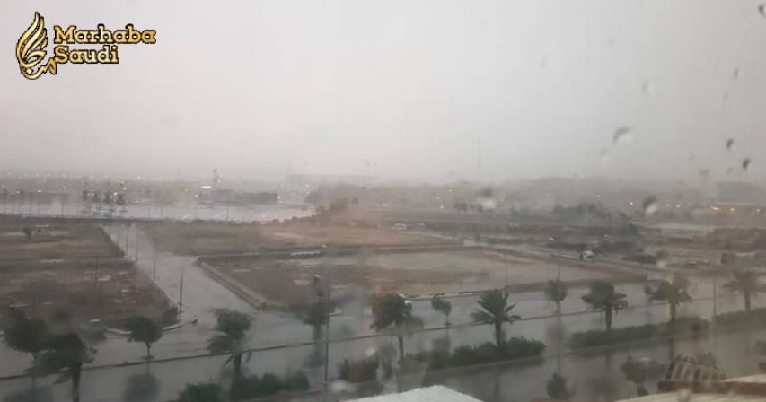 VIDEO : Heavy rain hits Jeddah 