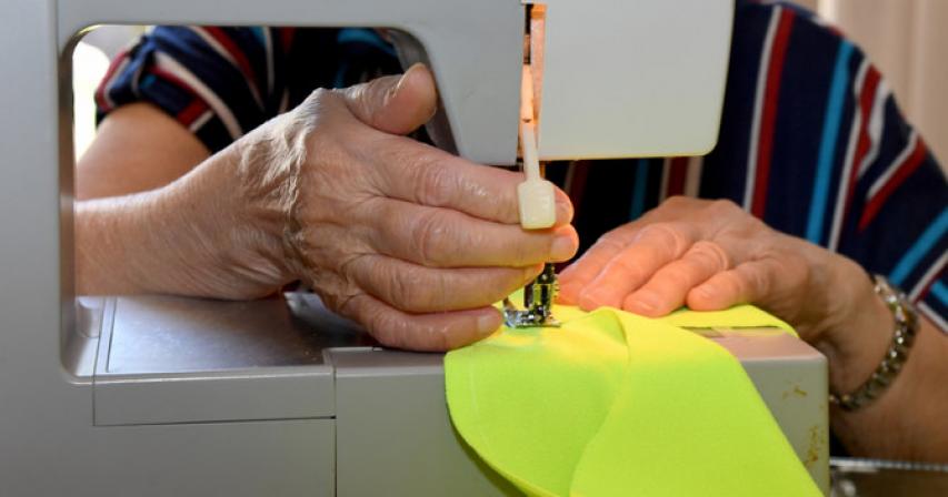 Saudi productive families trained to make cloth masks