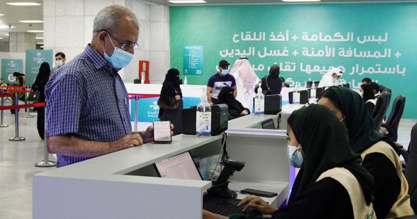 Saudi Arabia’s first vaccine recipients praise ‘excellent’ health centers