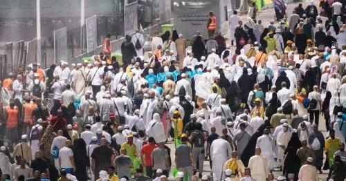 Hajj ministry removes two office managers for failing pilgrims