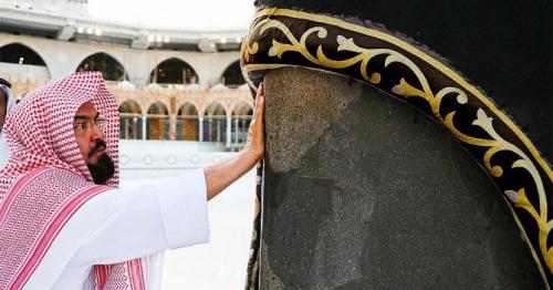 Makkah Grand Mosque imam joins workers cleaning and sterilizing the Kaaba